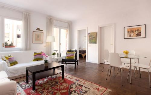 Letsgo Camp Nou Apartment Barcelona Exterior photo